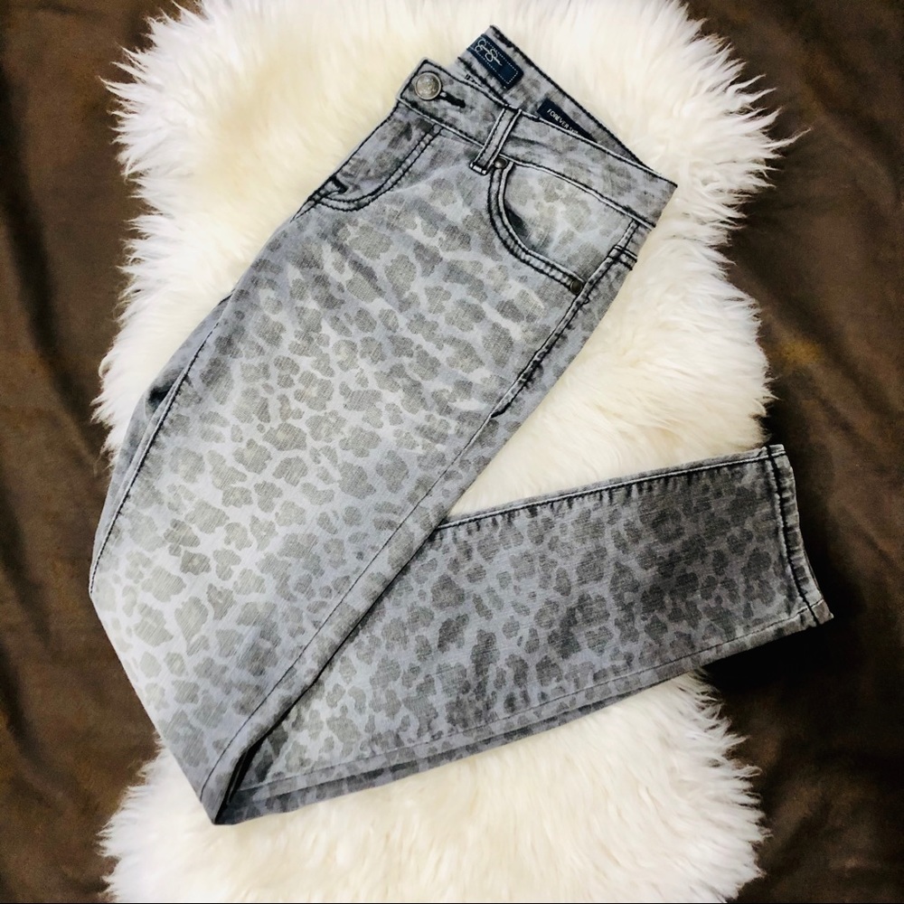Jessica Simpson Skinny Leopard Gray Pants size 26
